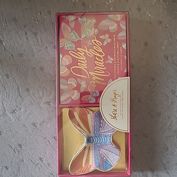 💕NIB Ceramic Butterfly Trinket Tray with Daily Miracle Cards Gift Set💕 - Picture 4 of 4